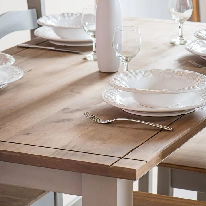 Esstisch aus Holz