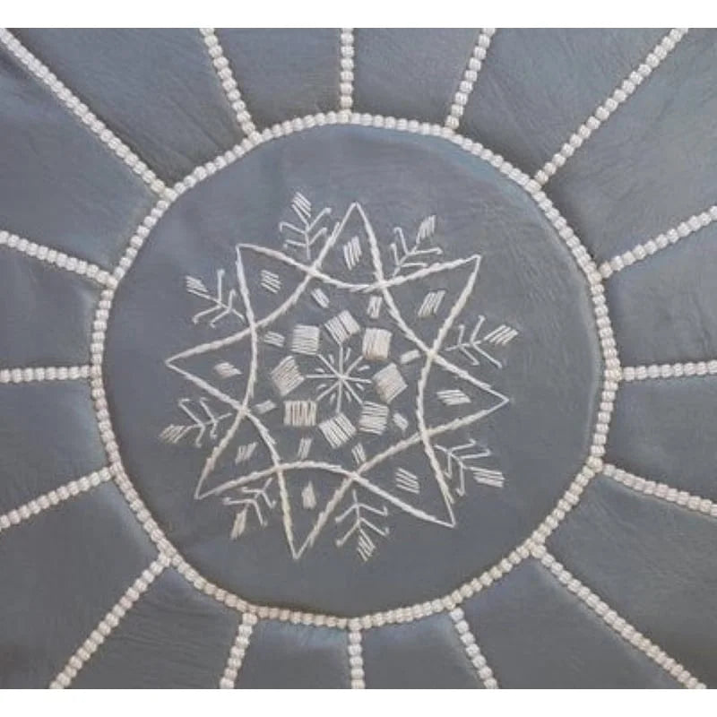 Handgefertigter marokkanischer Ottoman/Pouf aus vollnarbigem Leder (Marokko)